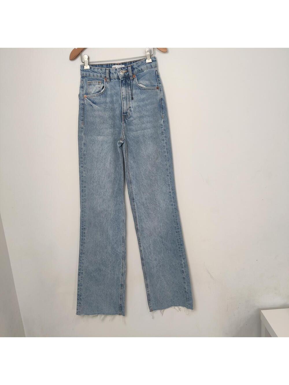 Zara Women’s High Rise Straight Leg Jeans Size 0 / 32 Light Wash Raw Hem